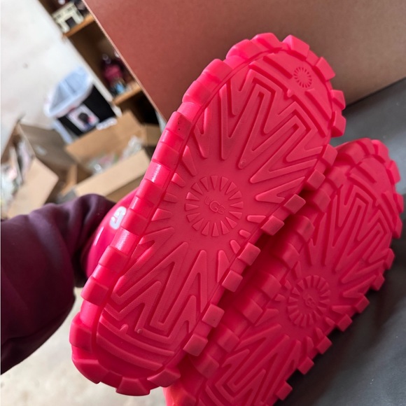 UGG Classic Brellah Mini boots in the "Super Coral" or "Flamingo Pink" colorway - Picture 6 of 9